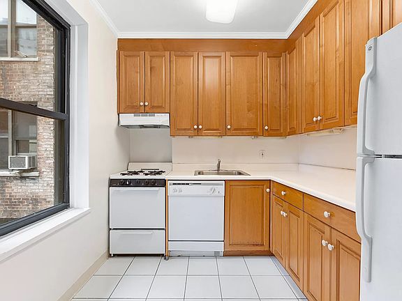 4th image of 222 E 35th St APT 5B