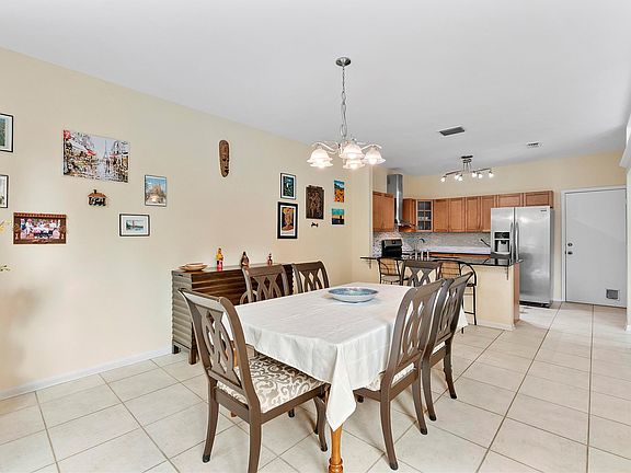 5th image of 659 NW 88th Drive