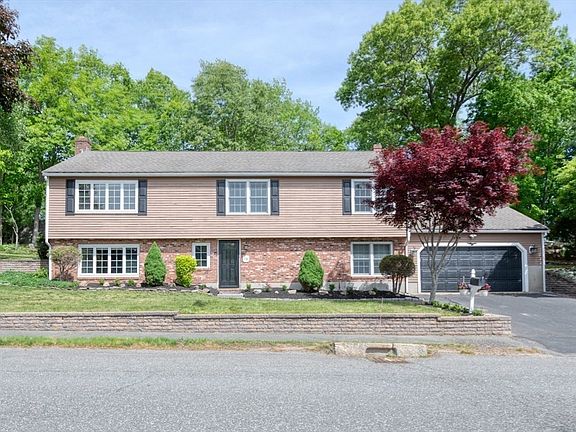2nd image of 19 Essex Heights Dr
