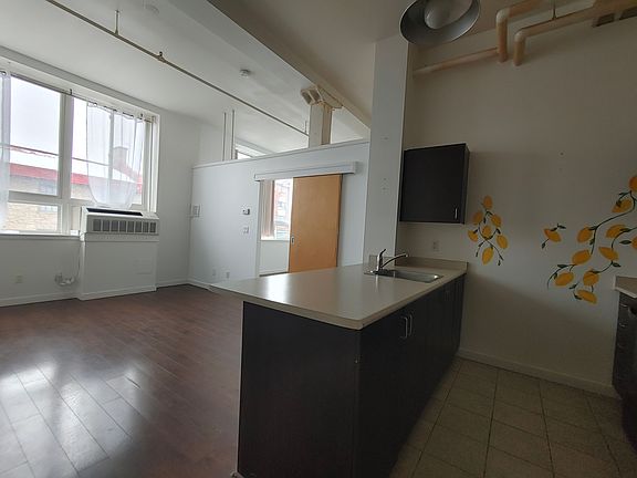 5th image of 35 Water St S #403