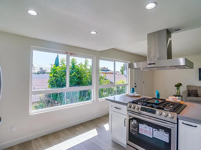 1512 Sherman Pl — Photo 18