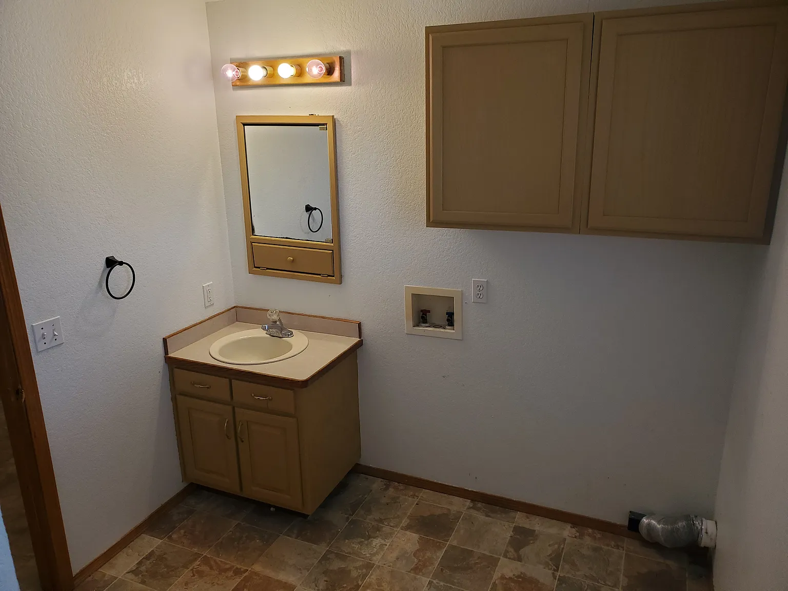 3 bed, 2000 sqft, $1,300 — Photo 3