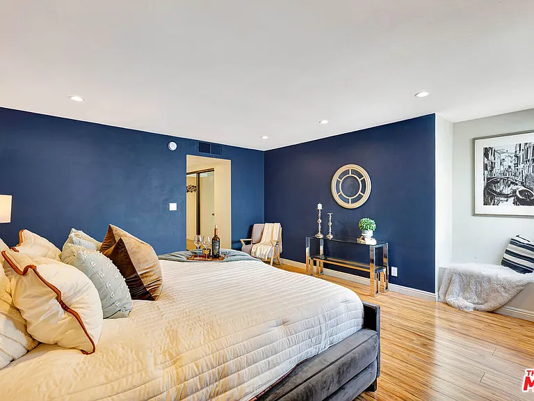 1900 Vine St #103 — Photo 17