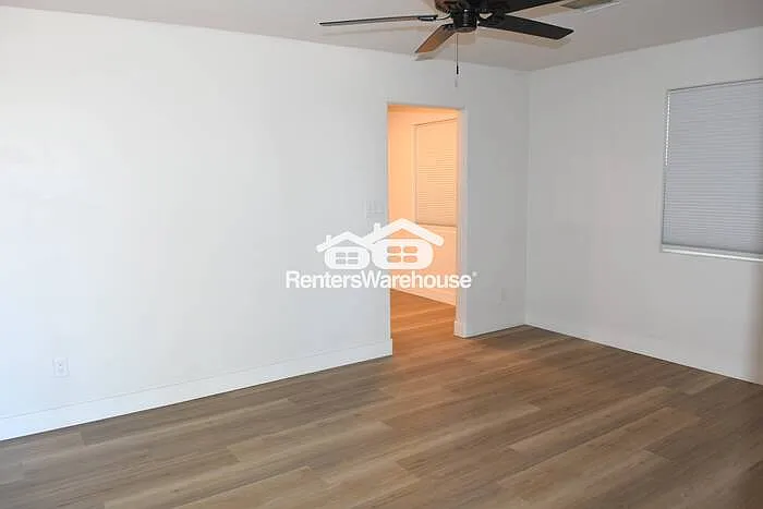 1136 E Eva St — Photo 3