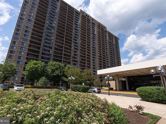 2nd image of 3701 S George Mason Dr Unit 915N