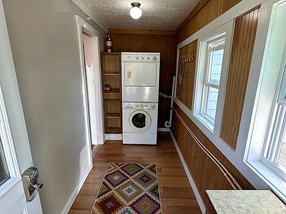 5th image of 150 E Orchard St