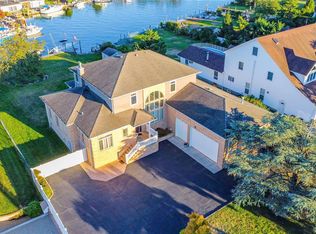 291 Willetts Ln, West Islip, NY 11795