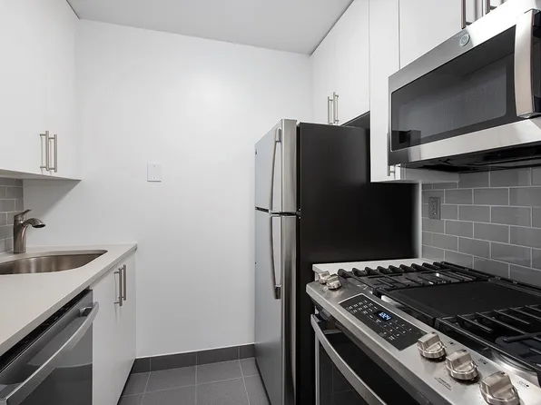 260 West 52nd Street image 5 of 10