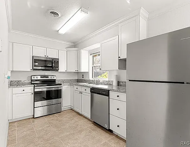 2700 SE 8th Ave — Photo 11