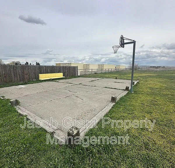 4590 N 15 E — Photo 22