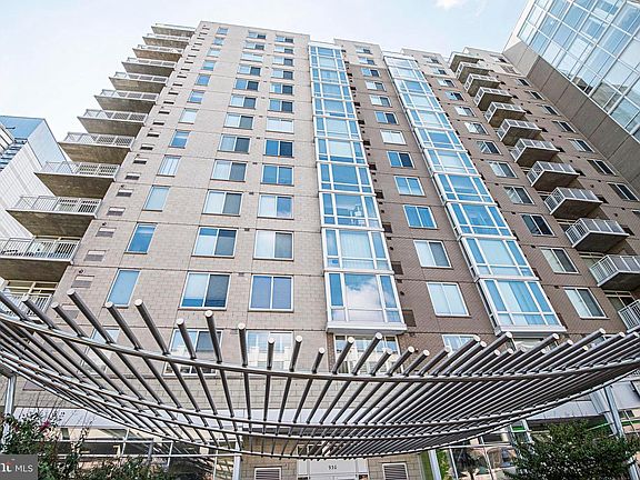 2nd image of 930 Wayne Ave APT 405