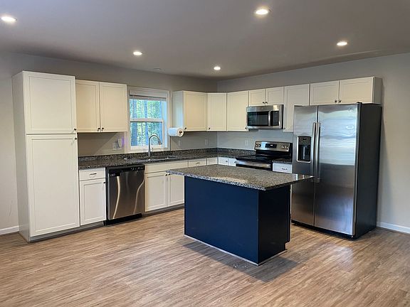 3rd image of 395 Shorewood Dr