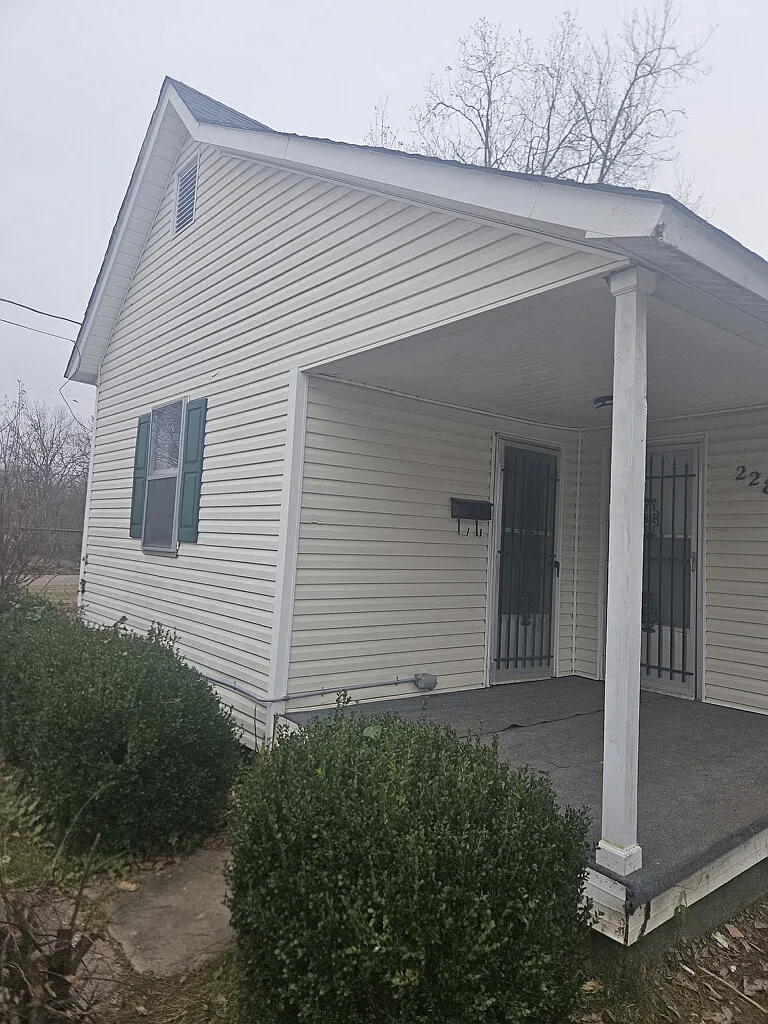 Building Photo - 228 Eden St