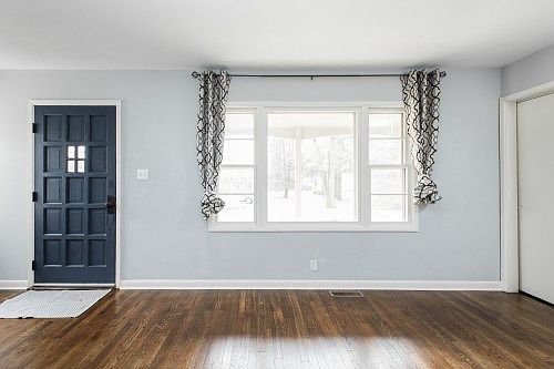 2nd image of 2836 Canterbury Ln