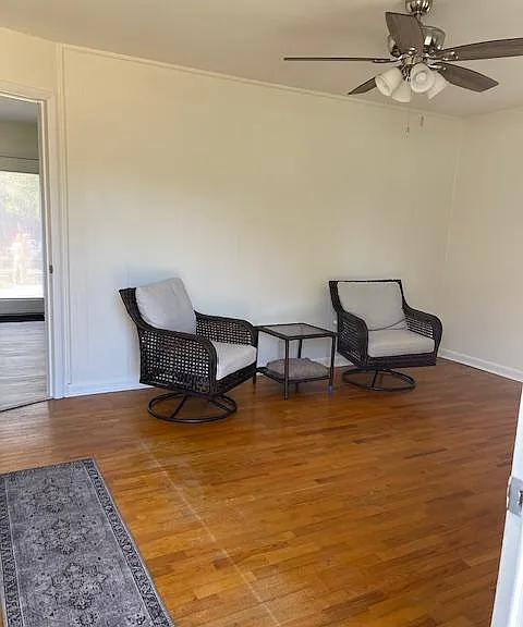 Entry/Living Room