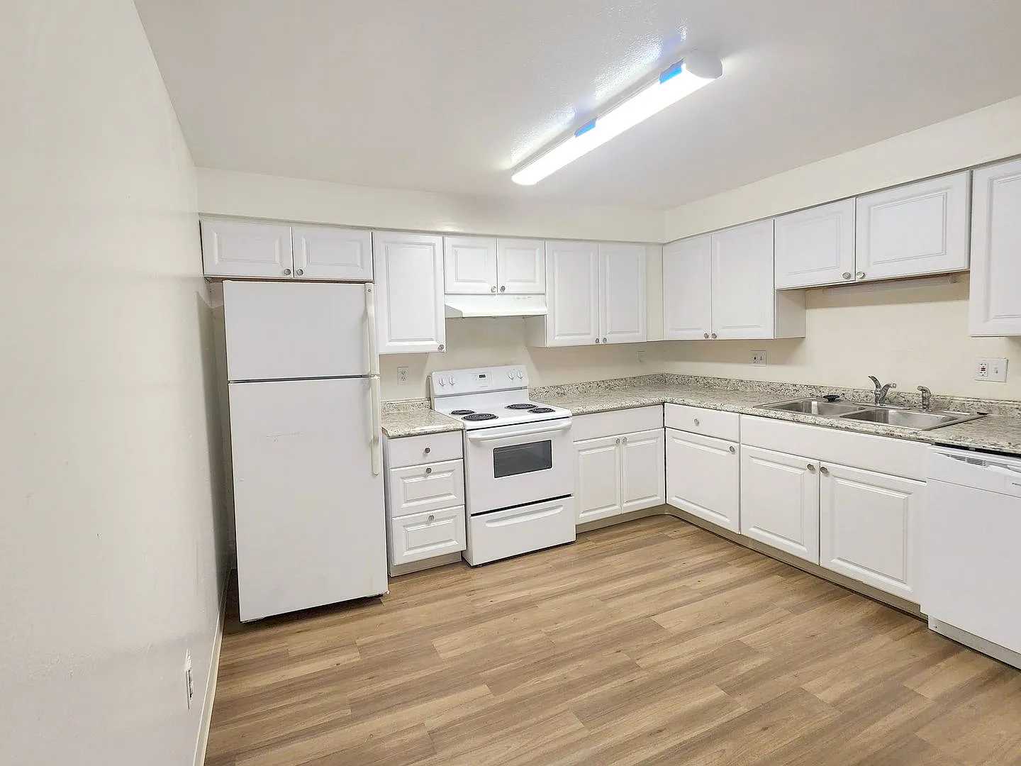 Cottonwoods Apartments — Photo 4