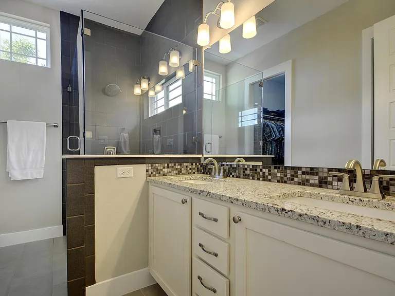912 Sugaree Ave — Photo 3