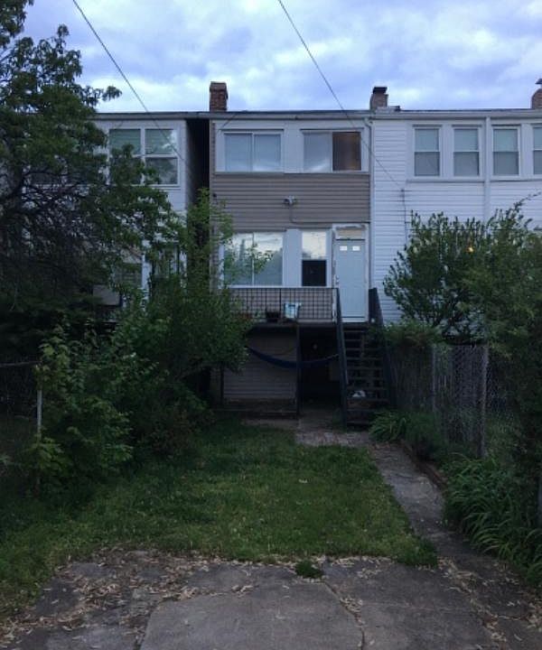 2nd image of 1805 D St SE