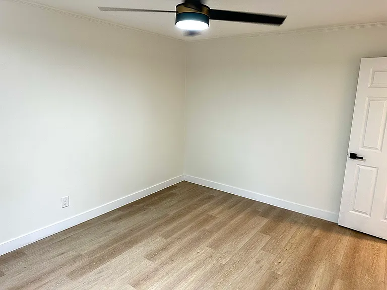 1450 Academy St — Photo 23