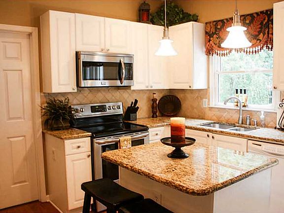 4th image of 4022 Ironhill Ln
