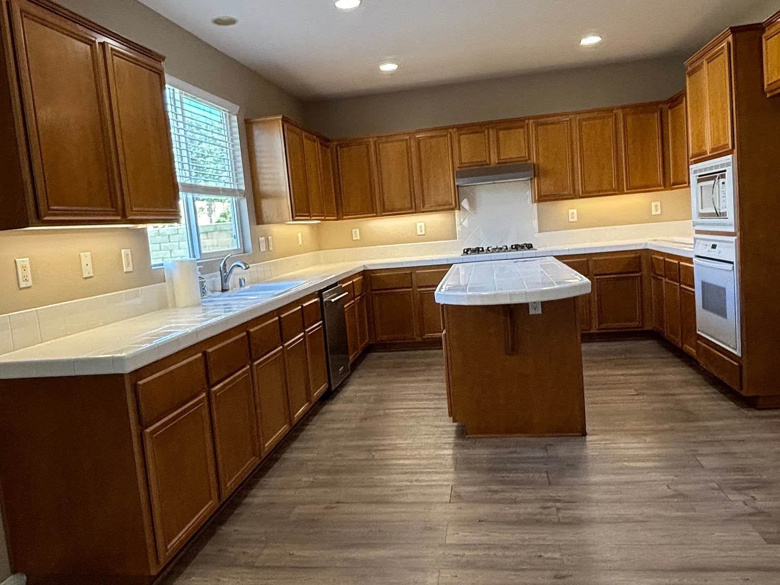 4 bed, 3312 sqft, $2,995 — Photo 4