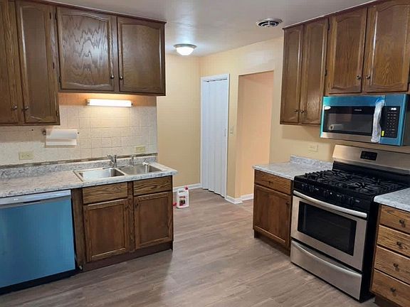 4th image of 160 E Northwest Hwy APT I