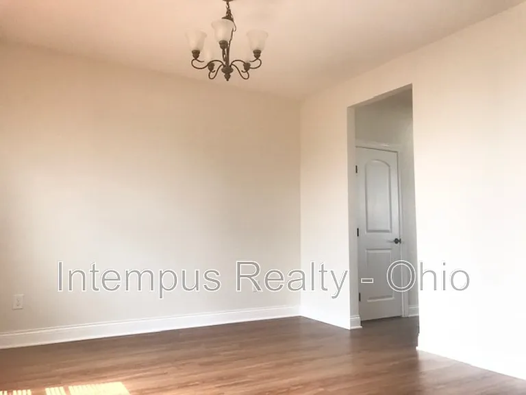 9390 Woodbine Way — Photo 7