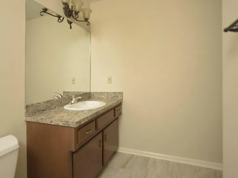 105 Oakmont Ln — Photo 9