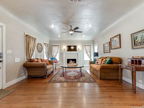 5th image of 2106 W Gramercy Pl
