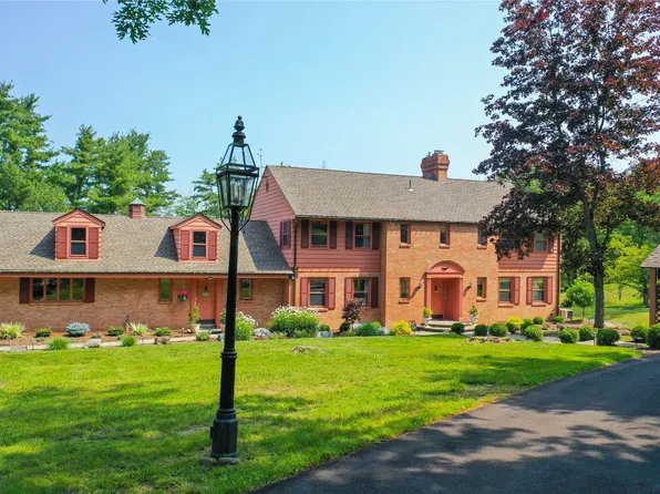 3413 Almar Dr, Vestal, NY 13850