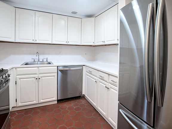 5th image of 216 E 75th St APT 4E