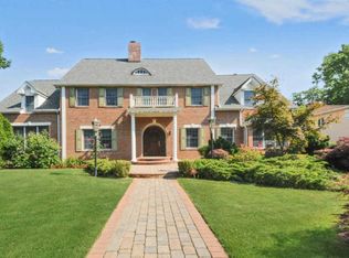 49 Beverly Rd, Great Neck, NY 11021