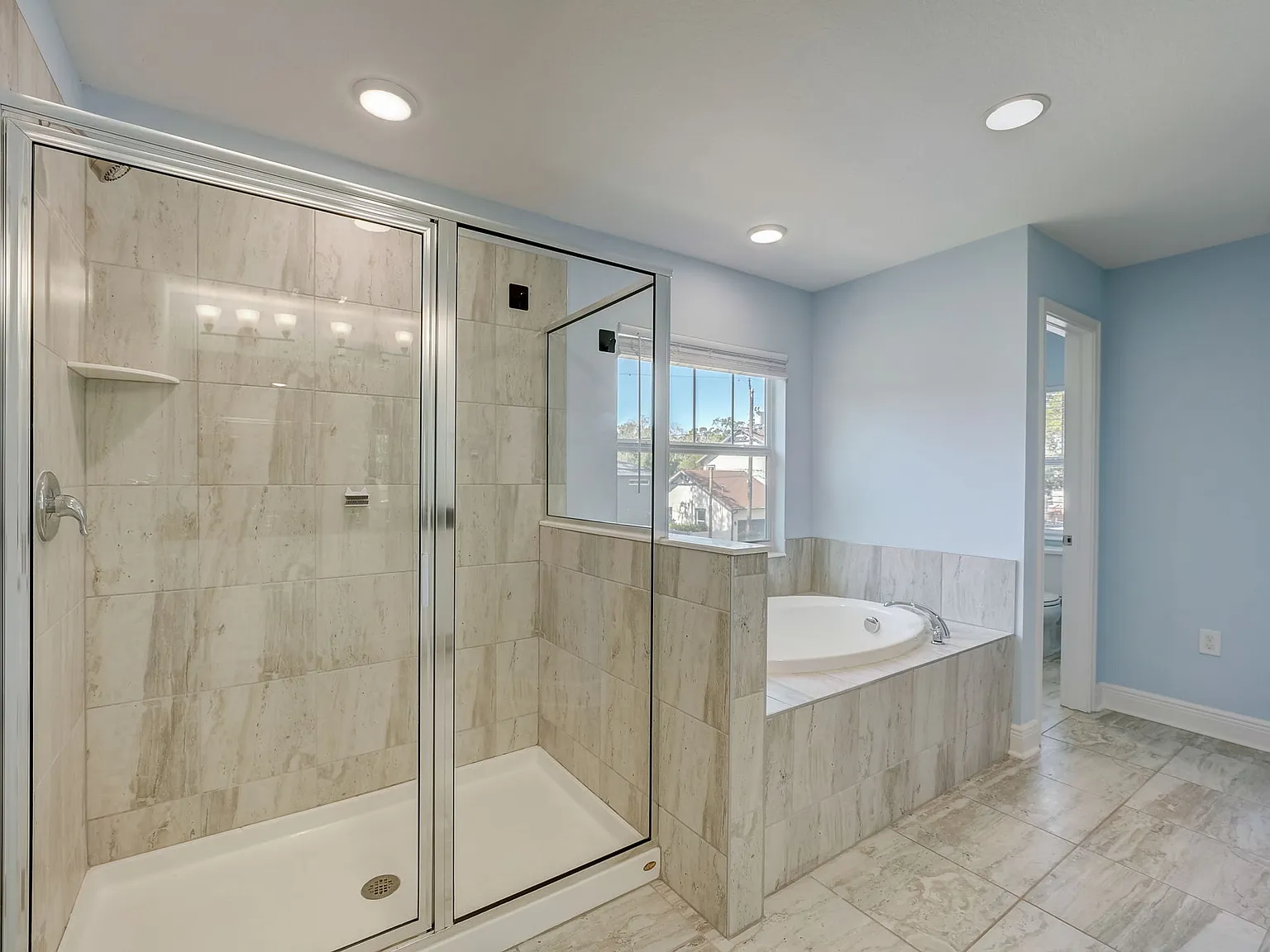 4 bed, 2300 sqft, $4,450 — Photo 4