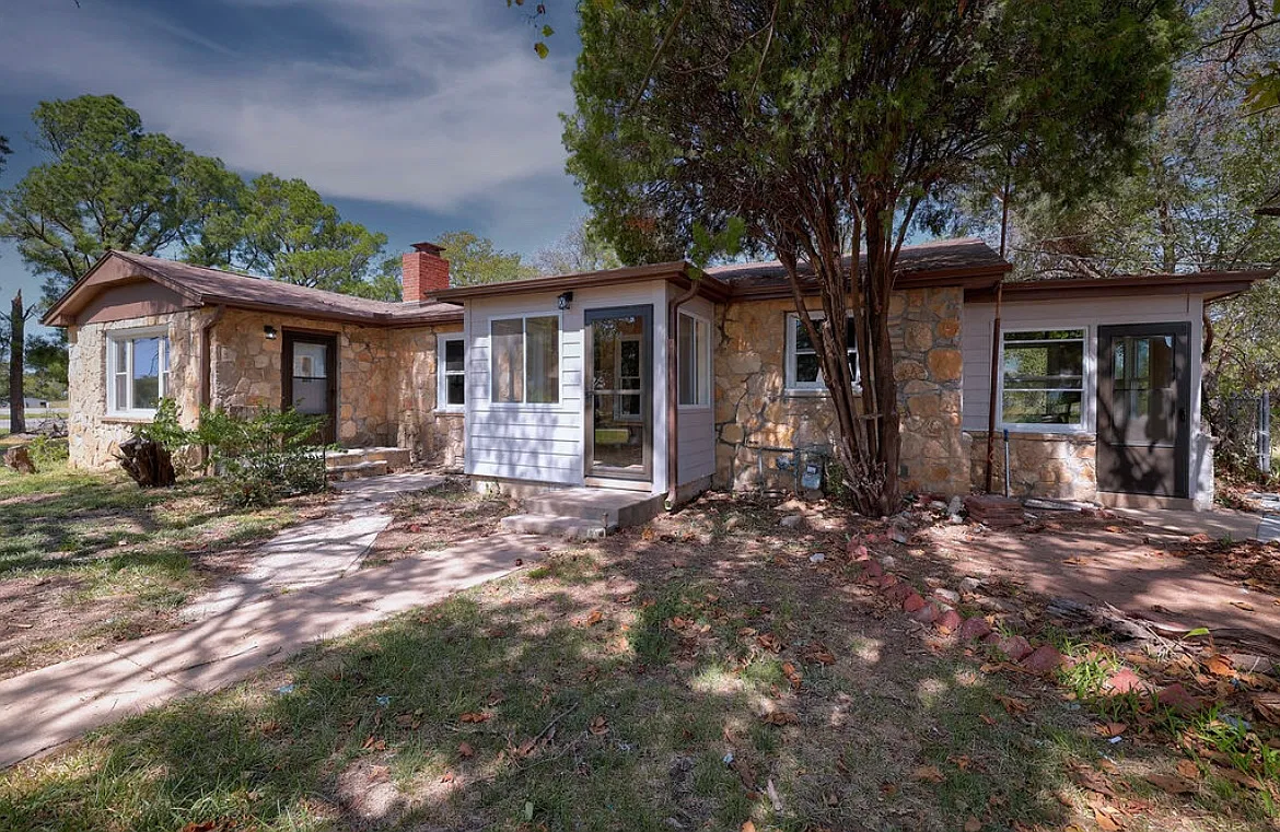 3 bed, 1634 sqft, $1,450 — Photo 1