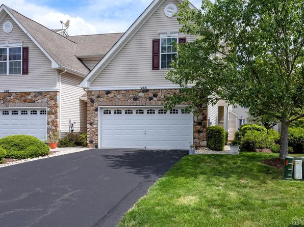 246 Brinley Dr, Pennington, NJ 08534