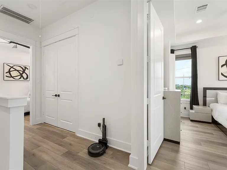 1602 Mary St — Photo 21