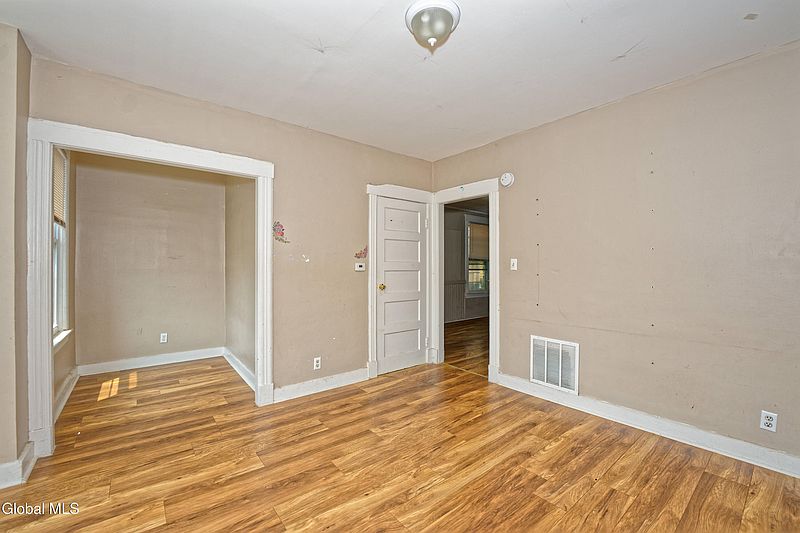 5th image of 455 Bradford Street