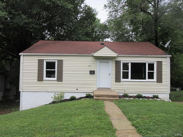 1st image of 225 S Harvey Ave