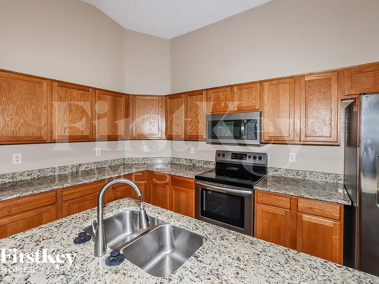 11329 W Harrison St — Photo 7