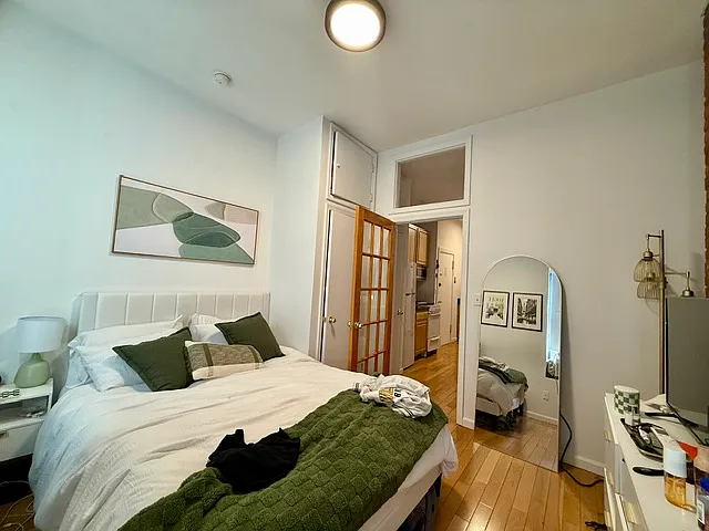 338 E 5th St #20 — Photo 2