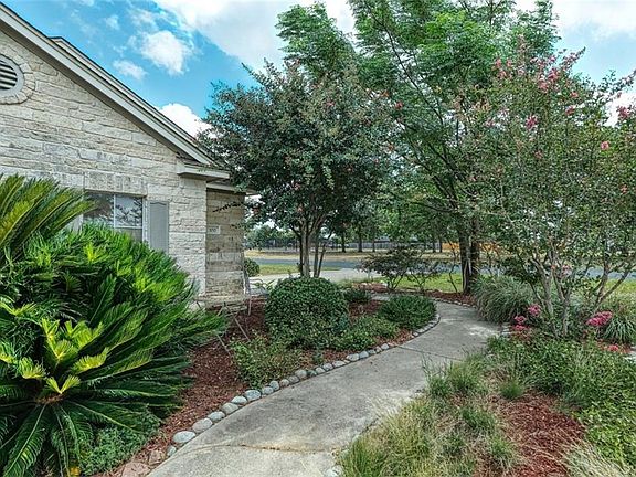 5th image of 100 Brazos Dr