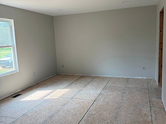 4th image of 207 N 9th St