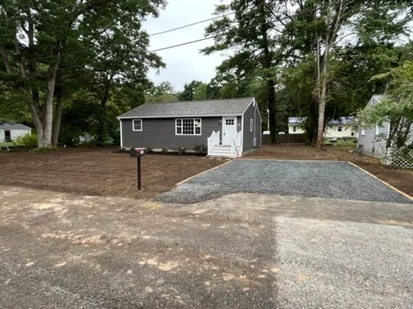 31 12th Ave, Halifax, MA 02338