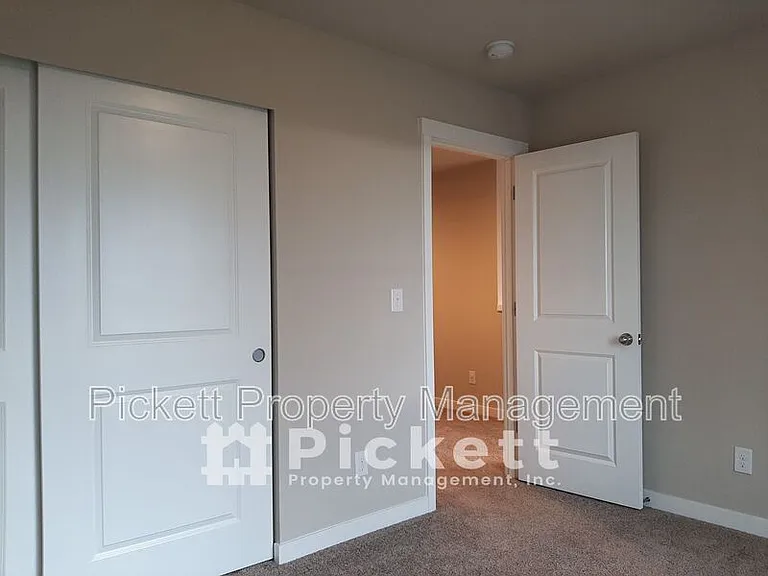 1004 Samara St — Photo 11