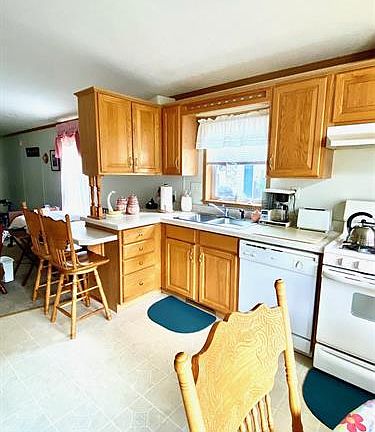 4th image of 45 Randall St