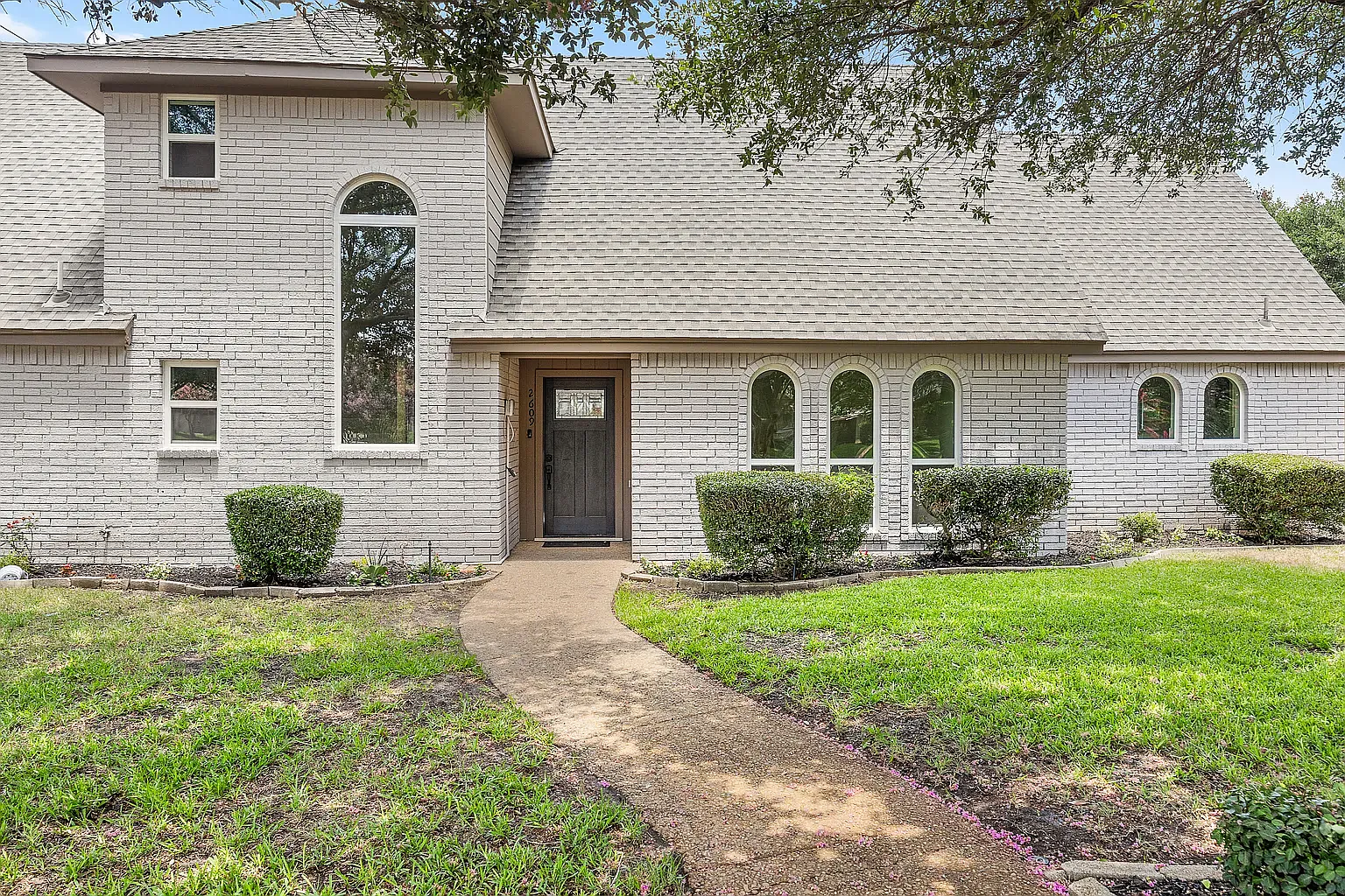 5 bed, 2653 sqft, $3,400 — Photo 2