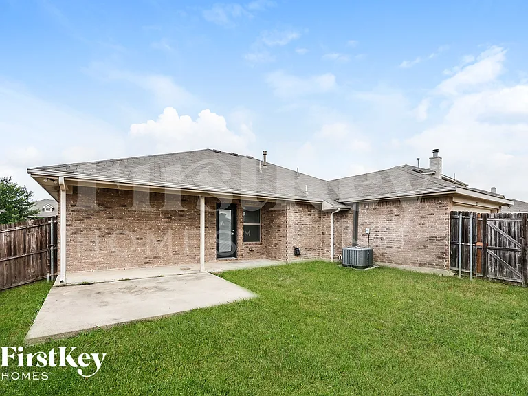 610 Canvas Ct — Photo 17