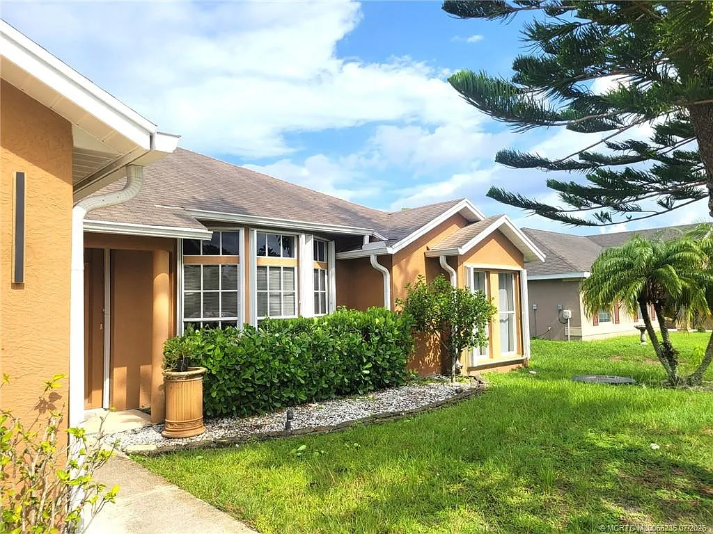 3 bed, 2.0 bath, 1676 sqft, $2,375 — Photo 1