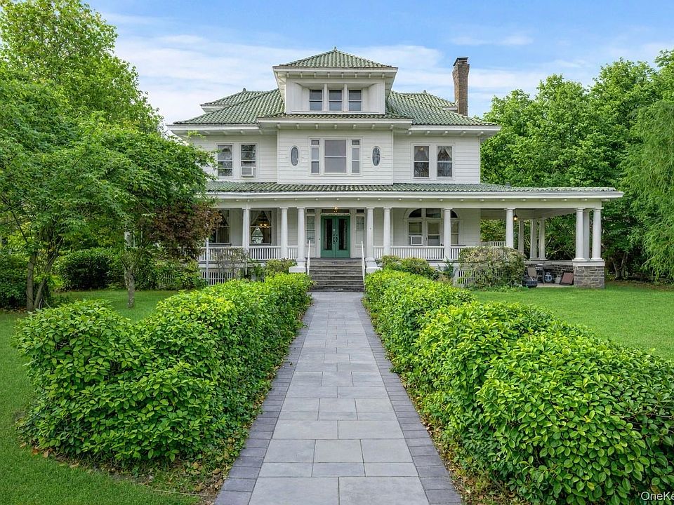 1st image of 121 S Jamesport Avenue