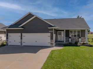 4031 Jackson Cir NW, Cedar Rapids, IA 52405